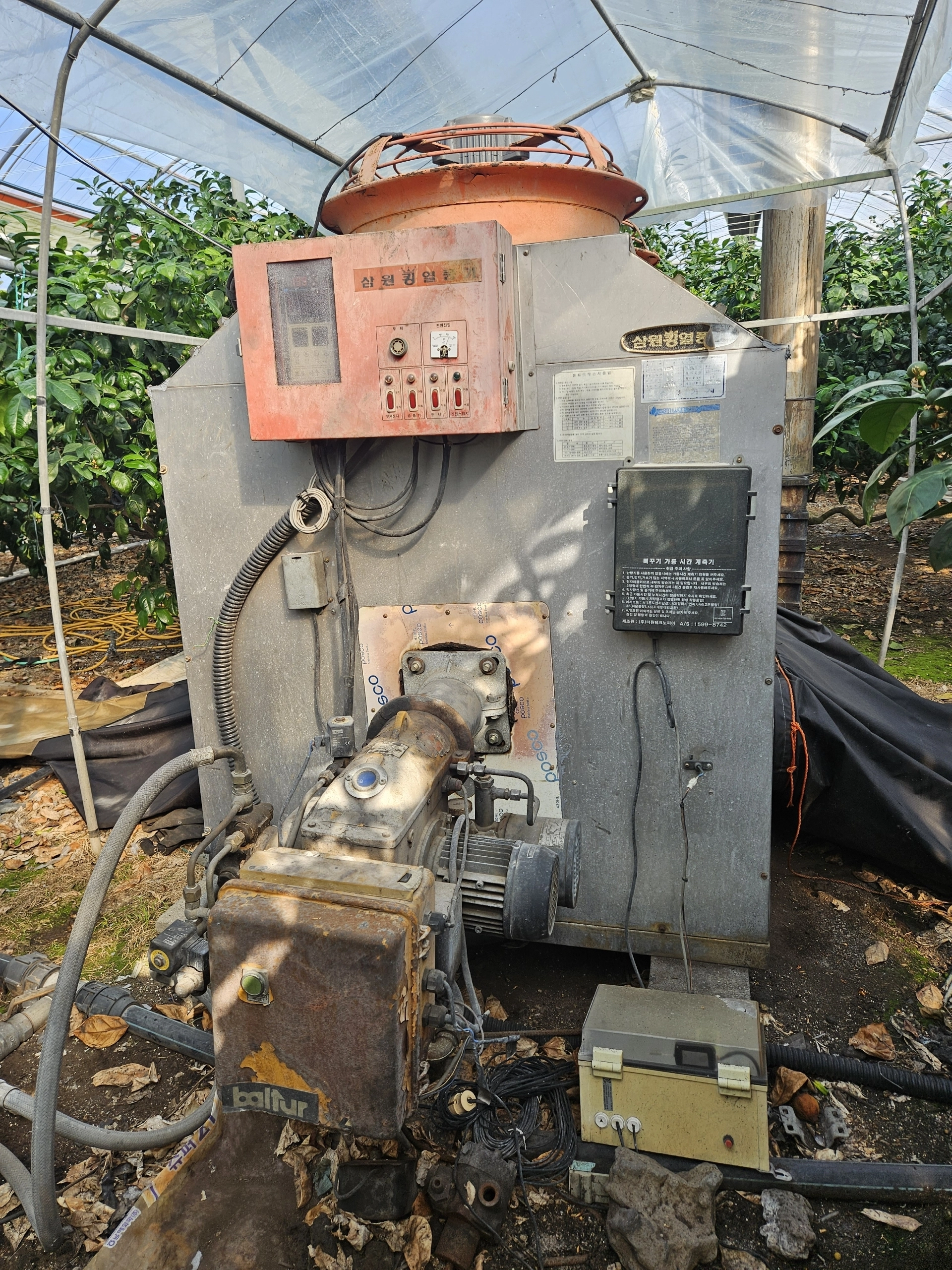 서귀포시 남원읍 태흥리에서 하우스 감귤 재배농가의 기름통. 강성훈씨 제공