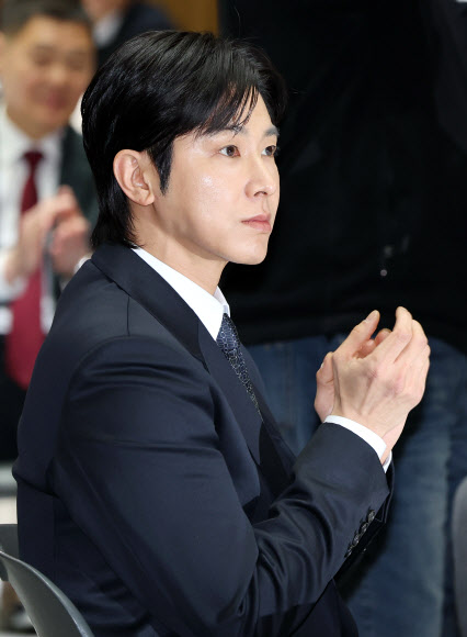 박수치는 유노윤호