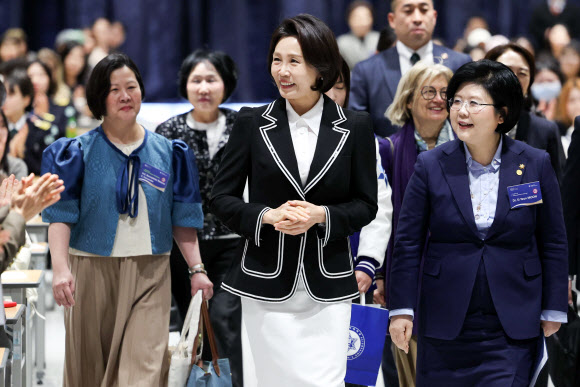 김혜경 여사, 세계여성의날 포럼 참석