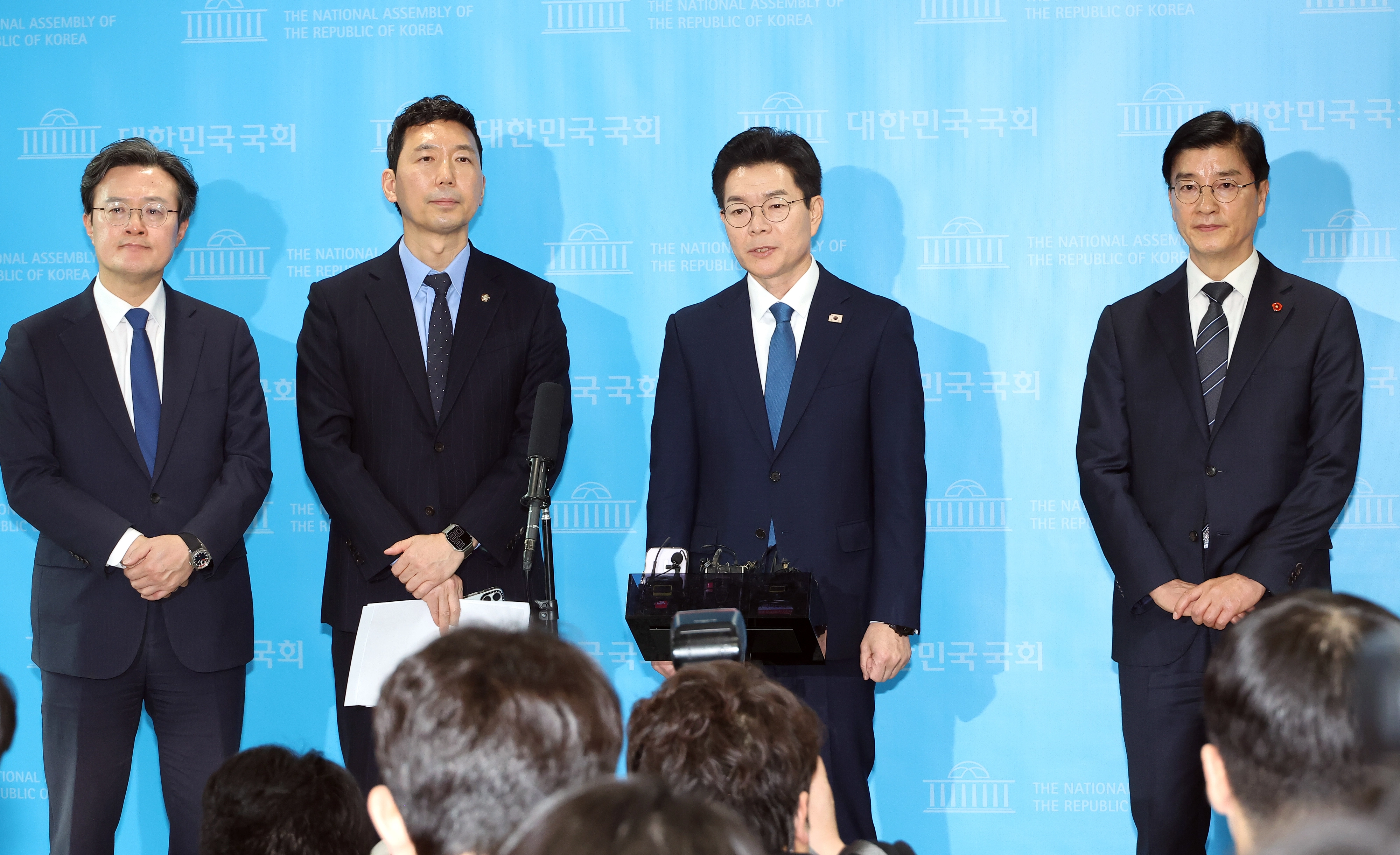 더불어민주당 서울시장 예비후보인 정원오 전 성동구청장이 11일 국회 소통관을 찾아 국회 출입기자단 프레스데이 행사를 열고 기자들의 질문에 답하고 있다. 2026.3.11 연합뉴스