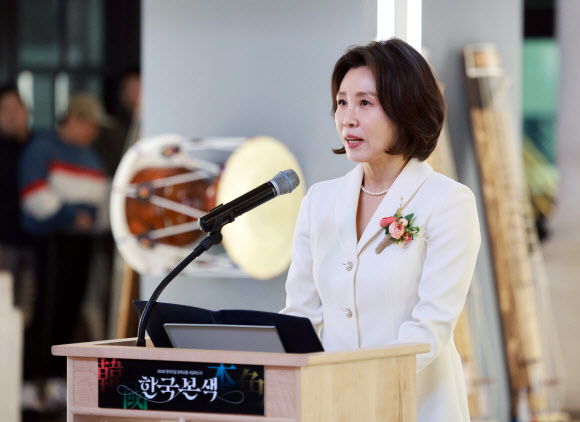 김혜경 여사가 13일 서울 중구 문화역서울284에서 열린 정부조달 문화상품 특별전 ‘한국본색’ 개막식에서 축사하고 있다. 2026.3.13. 청와대통신사진기자단