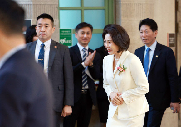 김혜경 여사가 13일 서울 중구 문화역서울284에서 열린 정부조달 문화상품 특별전 ‘한국본색’ 개막식에 입장하고 있다. 2026.3.13. 청와대통신사진기자단