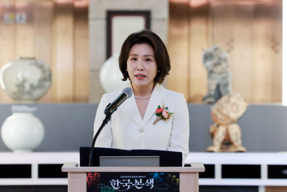 김혜경 여사가 13일 서울 중구 문화역서울284에서 열린 정부조달 문화상품 특별전 ‘한국본색’ 개막식에서 축사하고 있다. 2026.3.13 청와대통신사진기자단