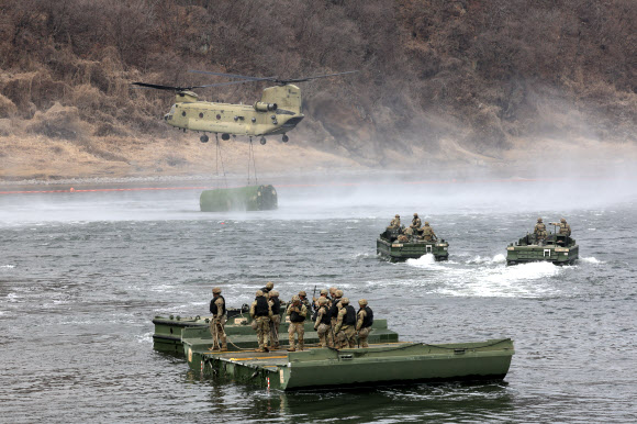 임진강에서 실시된 한미연합 도하훈련