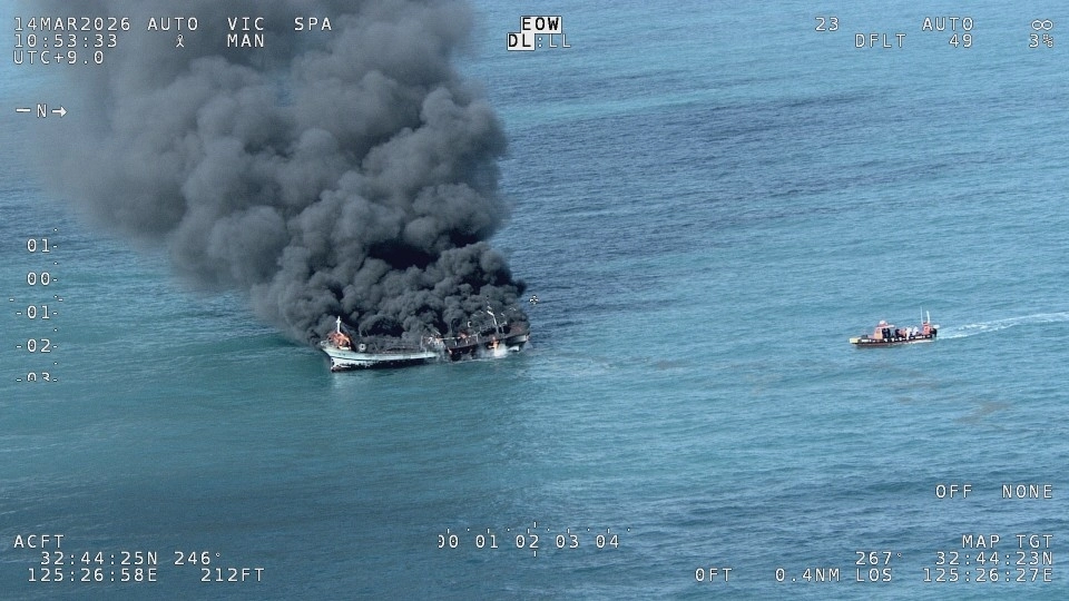 지난 14일 오전 10시쯤 제주 차귀도 남서쪽 약 90㎞ 해상에서 한림항 선적 29t급 근해자망 어선 제703유경호에 화재가 발생했다. 제주해양경찰서 제공