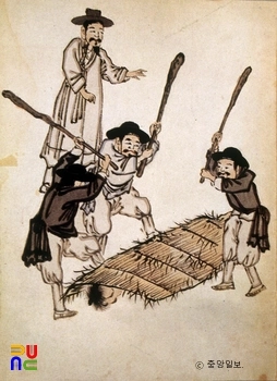 19~20세기 활동했던 김윤보의 ‘형정도첩’ 중 피고난장타살을 그린 것

한국민족문화대백과사전 제공