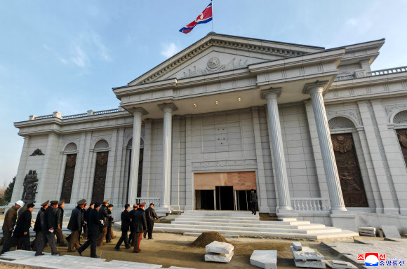 김정은 북한 국무위원장이 지난 16일 ‘해외 군사작전 전투위훈 기념관’ 건설사업을 현지에서 지도했다고 조선중앙통신이 17일 보도했다. 2026.3.17 평양 조선중앙통신=연합뉴스