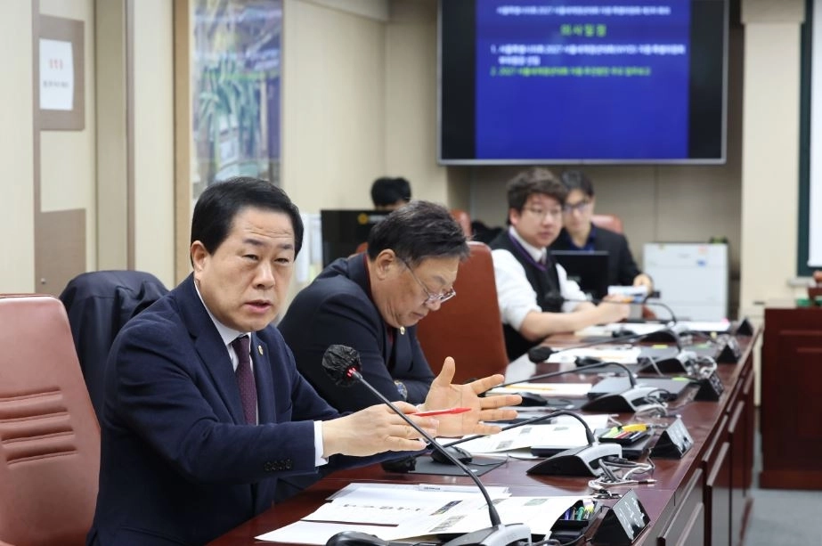 지난 13일 개최된 서울시의회 WYD 지원 특별위원회 제3차 회의에서 김용호 의원이 질의하고 있다.