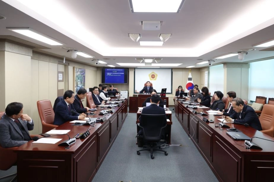 지난 13일 개최된 서울시의회 WYD 지원 특별위원회 제3차 회의를 통해 대회 준비 현황과 주요 지원 과제를 점검하고 있다.