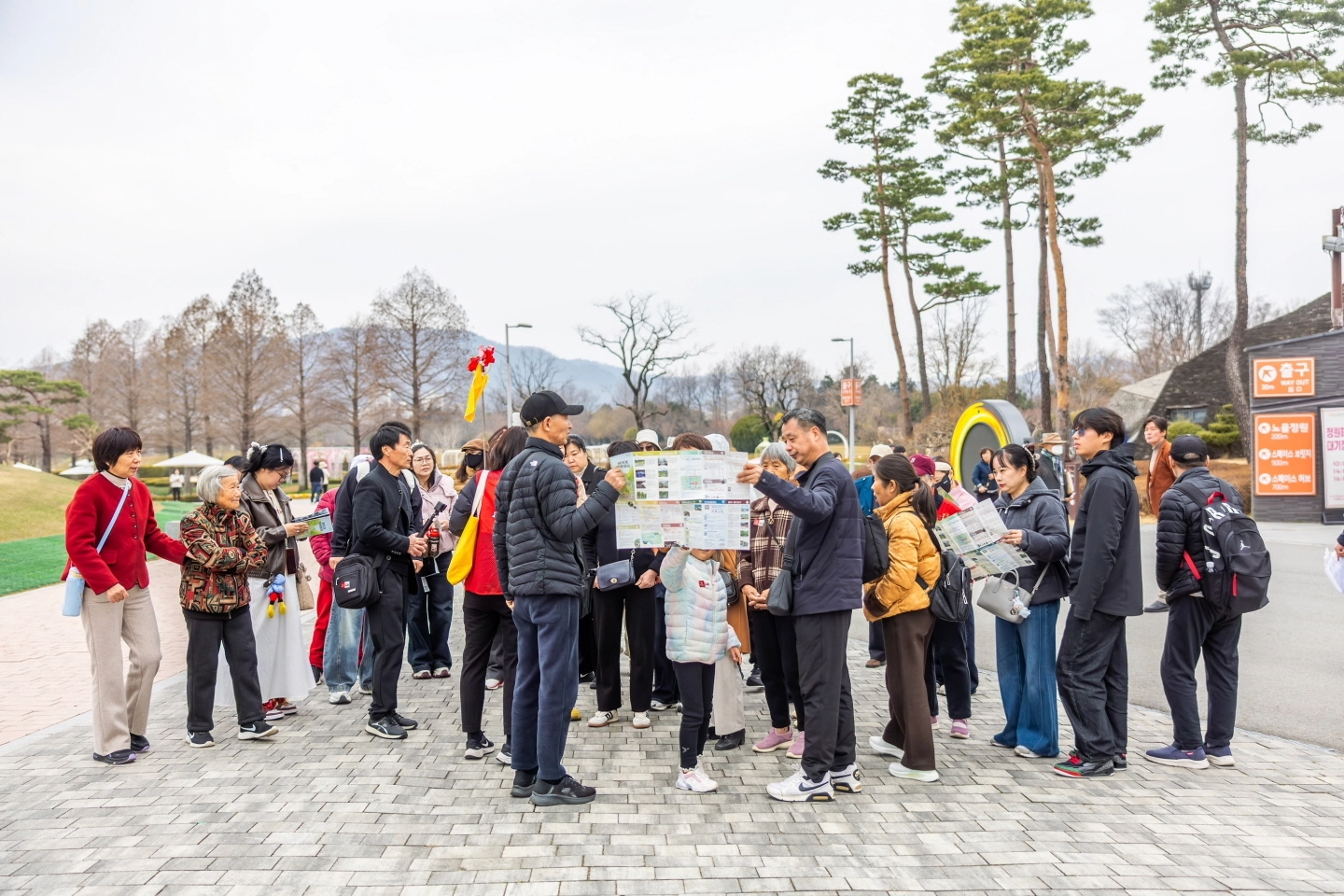 순천만국가정원을 방문한 중국크루즈 관광객 모습.