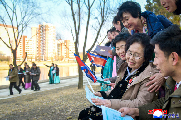 북한의 대규모 주택 단지인 평양 화성지구 4단계 1만세대 살림집(주택) 건설이 완공돼 새집들이로 흥성이고 있다고 조선중앙통신이 18일 보도했다. 2026.3.18 평양 조선중앙통신=연합뉴스