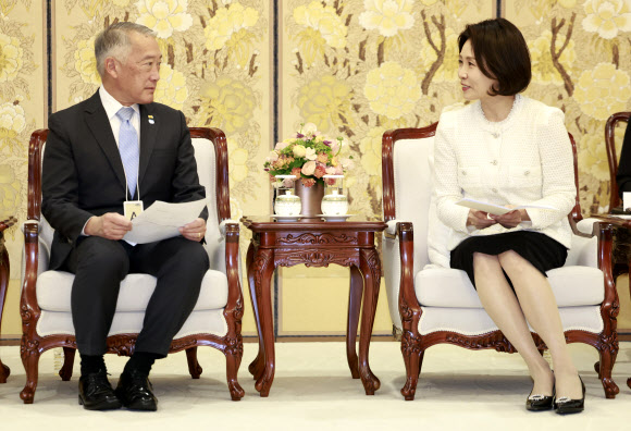 김혜경 여사가 18일 청와대에서 제롬 김 국제백신연구소 사무총장과의 접견에서 발언하고 있다. 2026.3.18 청와대통신사진기자단