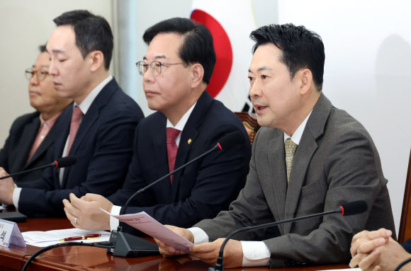 국민의힘 장동혁 대표가 19일 국회에서 열린 최고위원회의에서 발언하고 있다. 2026.3.19 연합뉴스