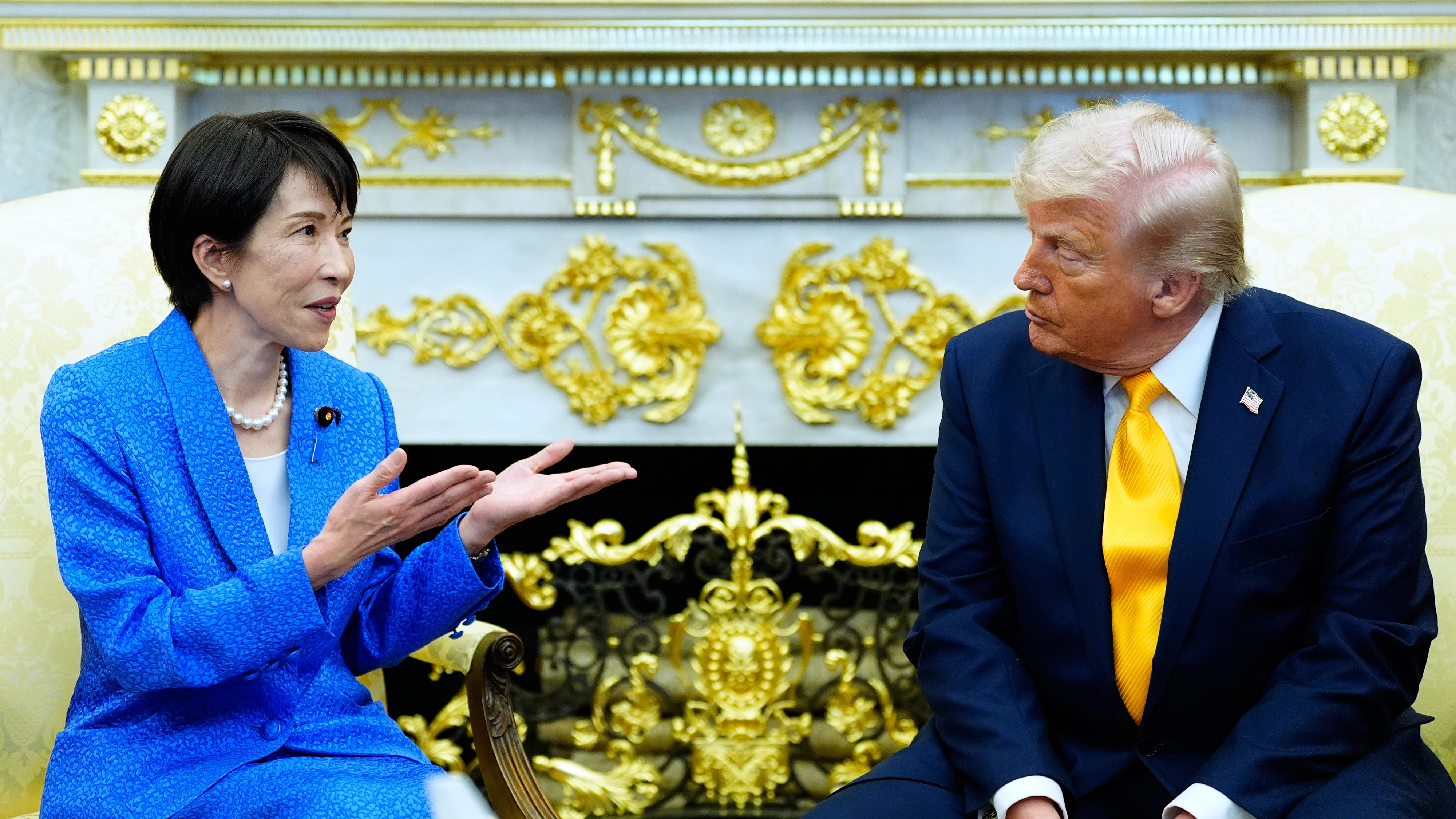 도널드 트럼프 미국 대통령과 다카이치 사나에 일본 총리가 19일(현지시간) 미국 워싱턴 백악관 오벌오피스에서 회담하고 있다. 2026.3.19 워싱턴 AP 연합뉴스