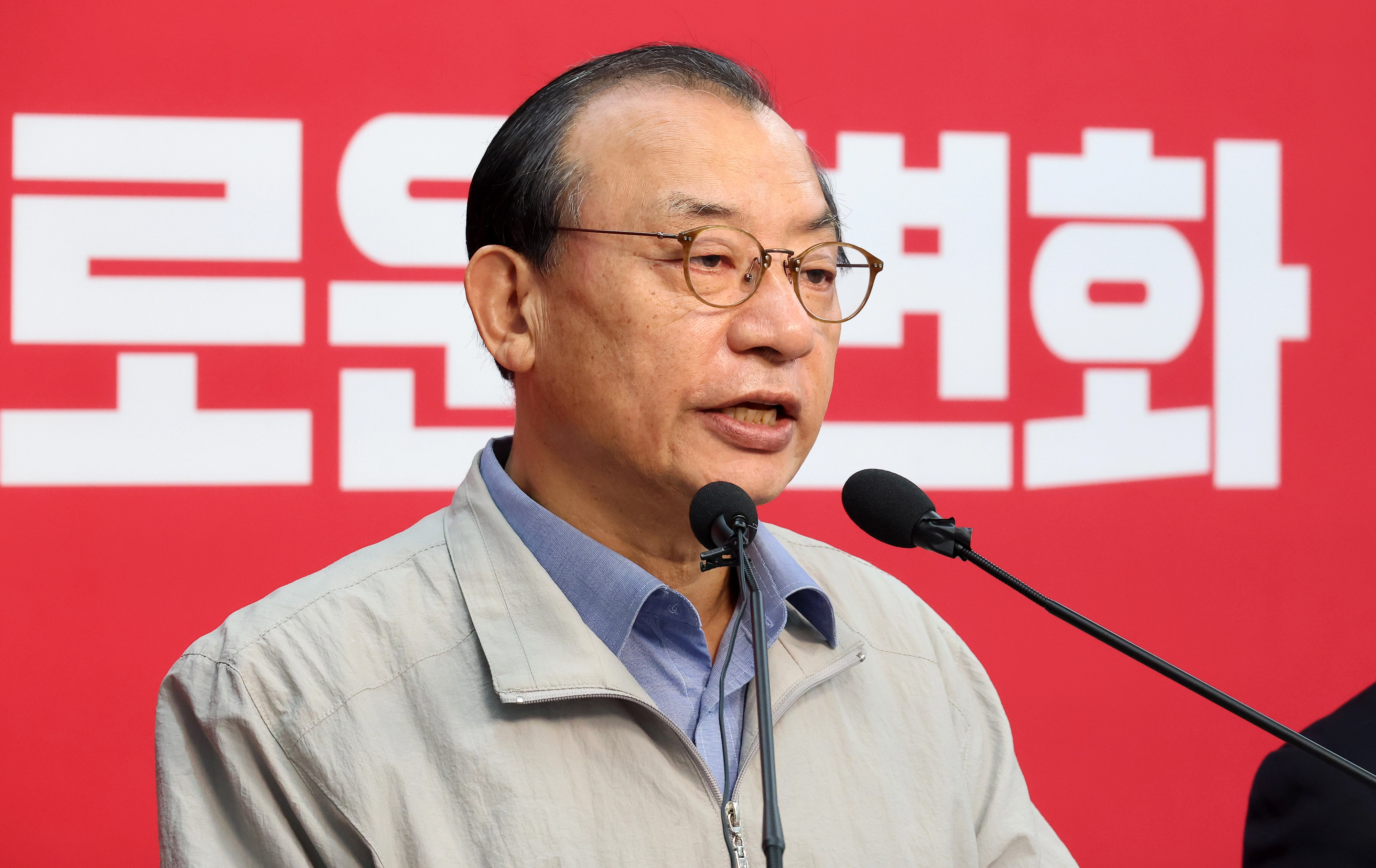 국민의힘 이정현 공천관리위원장이 20일 서울 영등포구 여의도 중앙당사에서 경상북도지사 예비경선 결과를 발표하고 있다. 연합뉴스