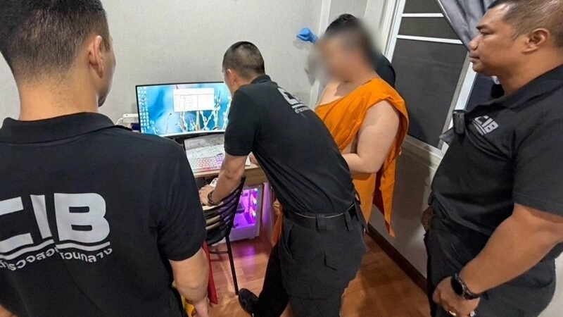 태국 방콕의 유명 사찰에서 어린 승려 7명이 고참 승려에게 성적으로 학대당했다고 알리면서 파문이 일고 있다. 카오솟 온라인 캡처