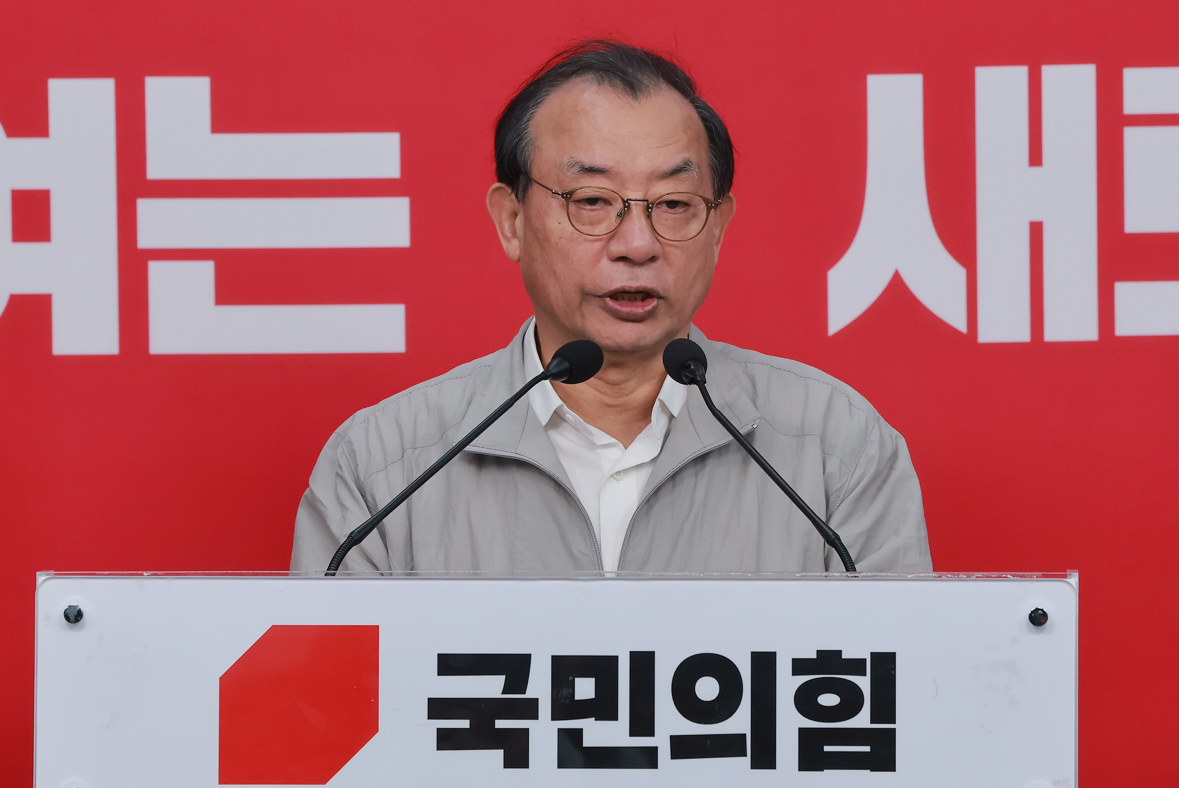 국민의힘 이정현 공관위원장, 대구시장 후보 공천 관련 브리핑  국민의힘 이정현 공천관리위원장이 22일 서울 영등포구 여의도 중앙당사에서 대구시장 후보와 관련해 브리핑하고 있다. 이 위원장은 이날 주호영·이진숙 예비후보를 컷오프했다고 밝혔다. 2026.3.22 연합뉴스