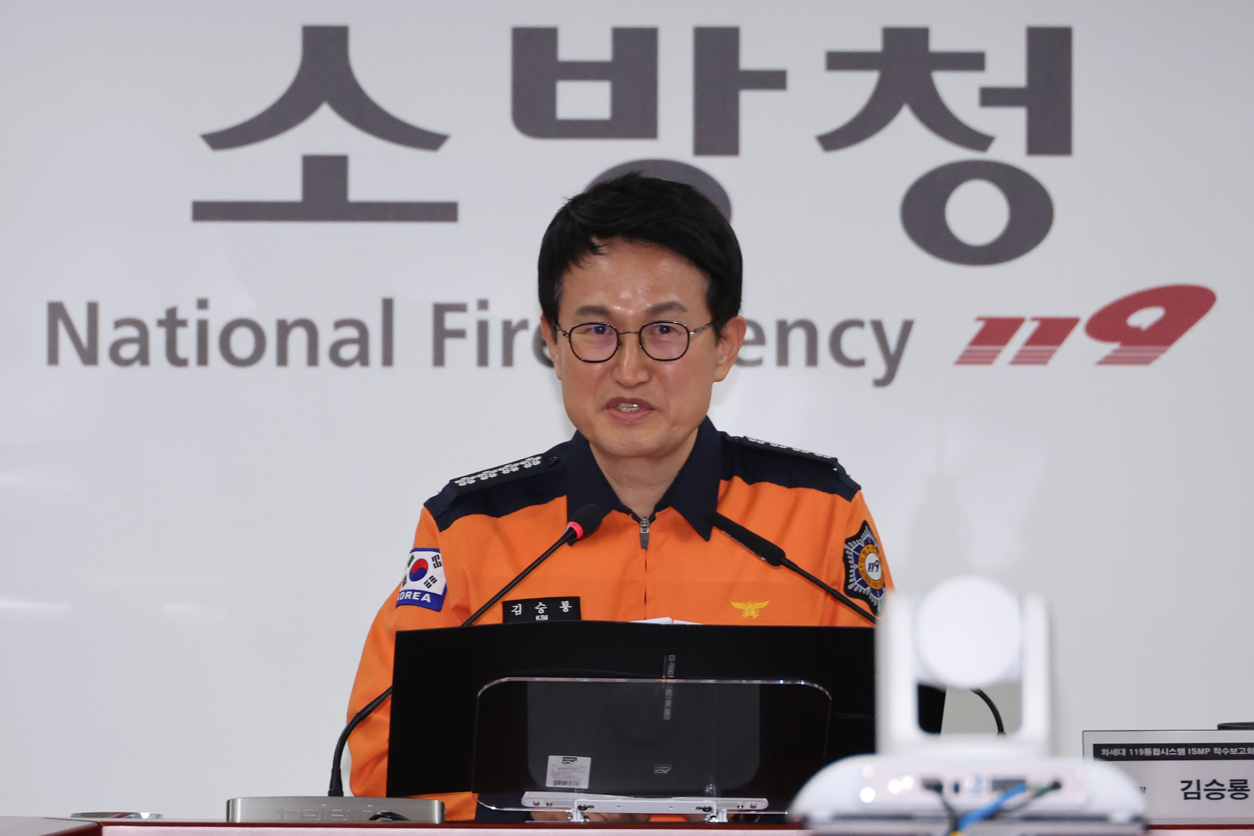 인사말 하는 김승룡 신임 소방청장  김승룡 신임 소방청장이 18일 세종시 소방청에서 열린 AI 기반 ‘차세대 119통합시스템’ ISMP(정보시스템 마스터플랜) 착수보고회에서 인사말을 하고 있다. 연합뉴스
