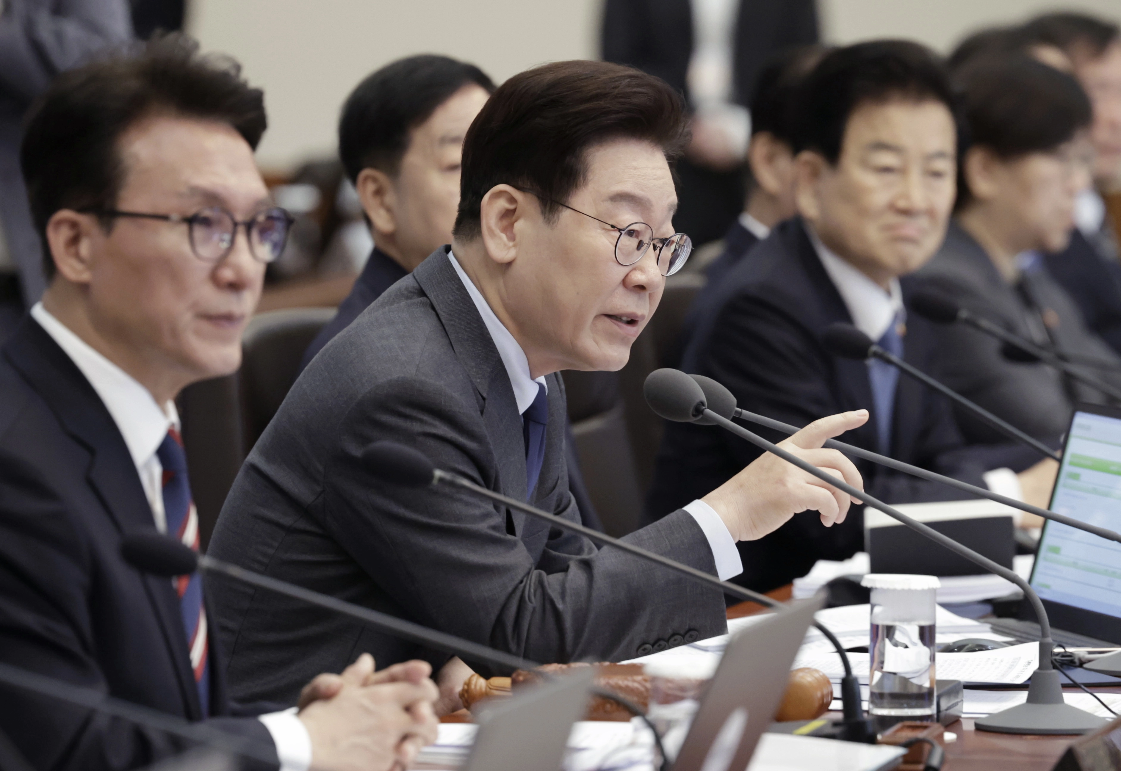 발언하는 이재명 대통령
    (서울=연합뉴스) 한상균 기자 = 이재명 대통령이 24일 청와대에서 열린 국무회의에서 발언하고 있다. 2026.3.24 
    xyz@yna.co.kr