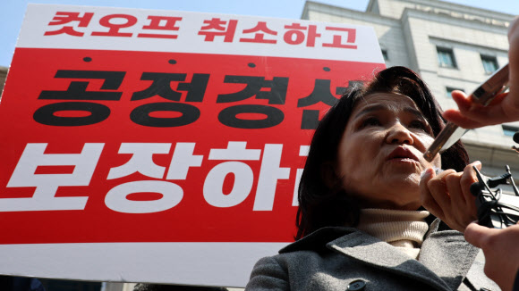 국민의힘 공천관리위원회 결정에 따라 대구시장 경선에서 컷오프된 이진숙 전 방송통신위원장이 24일 서울 영등포구 여의도 국민의힘 중앙당사 앞에서 경선 결과에 대한 입장을 밝히고 있다. 2026.3.24 연합뉴스