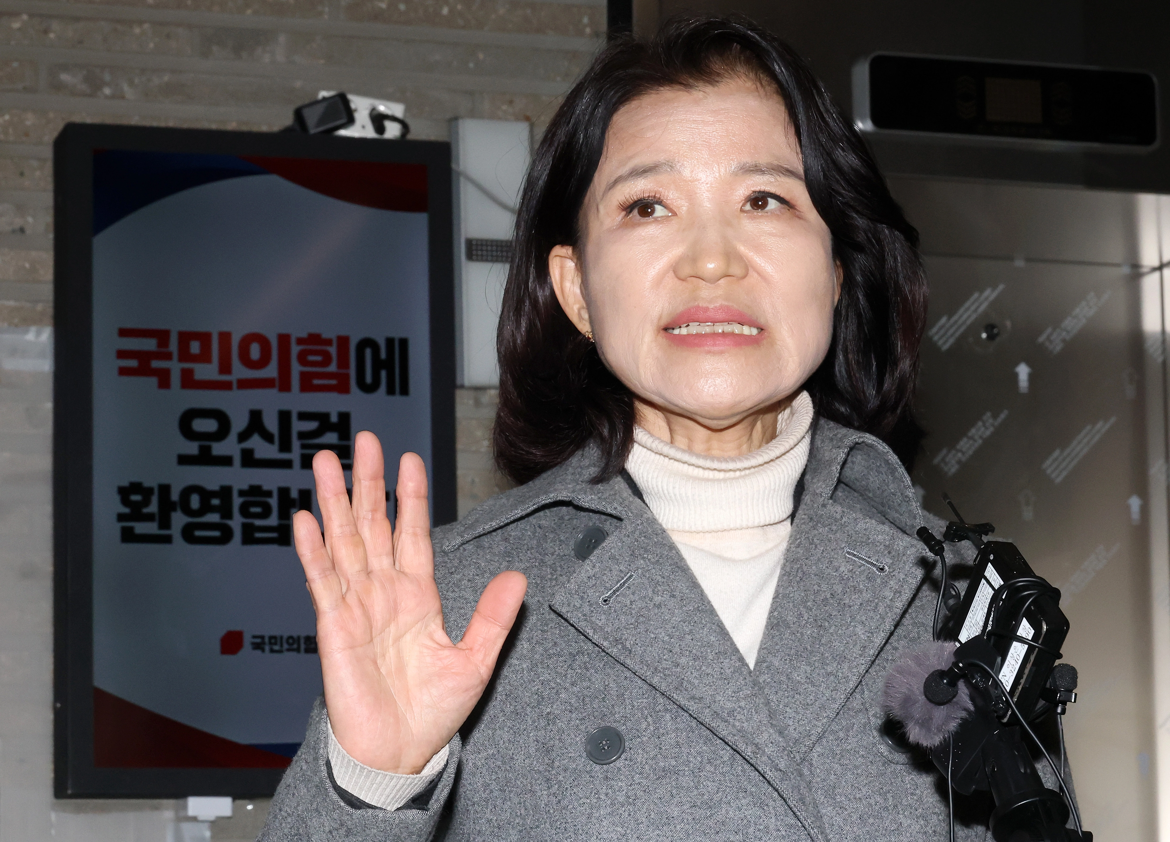 ‘대구시장 컷오프’ 입장 밝히는 이진숙 전 위원장  국민의힘 공천관리위원회 결정에 따라 대구시장 경선에서 컷오프된 이진숙 전 방송통신위원장이 24일 서울 영등포구 여의도 국민의힘 중앙당사에서 경선 결과에 대한 입장을 밝히고 있다. 2026.3.24 연합뉴스