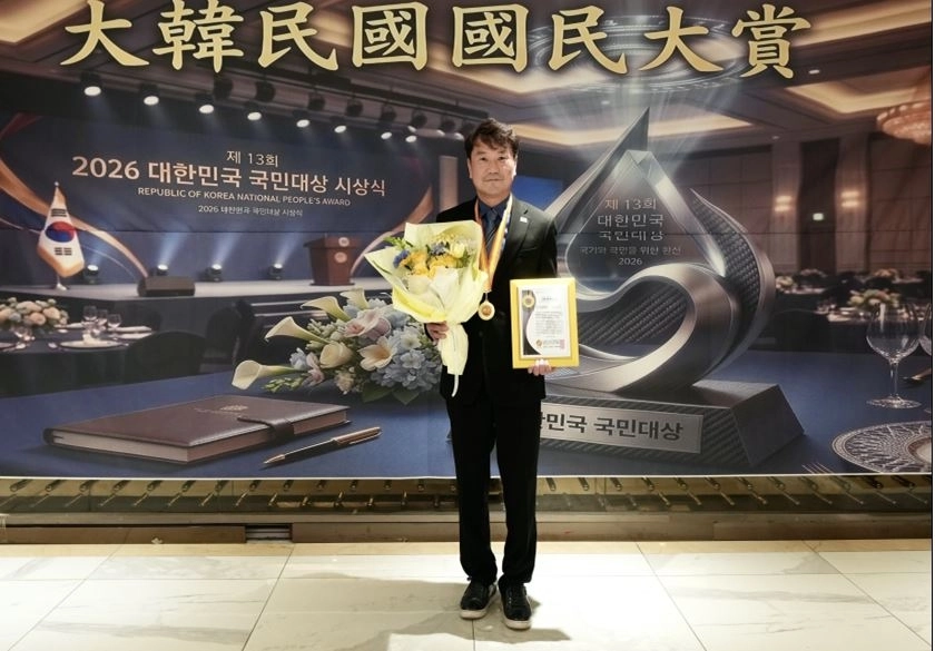 지난 26일 열린 제13회 대한민국 국민대상 시상식에서 지방자치행정부문 지역발전 혁신공로대상을 수상한 최훈종 의원. 최훈종 의원실 제공