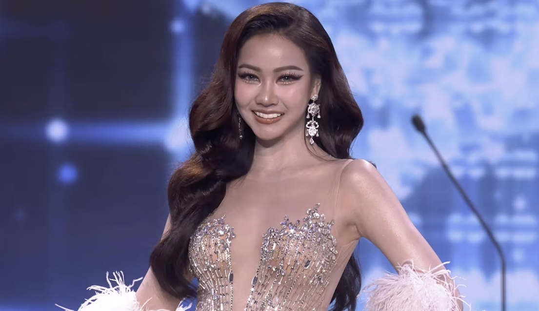 태국의 한 미인대회 무대에서 참가자의 치아 보철물이 갑자기 빠지는 돌발 상황이 발생했다. 유튜브 채널 ‘GrandTV’ 캡처
