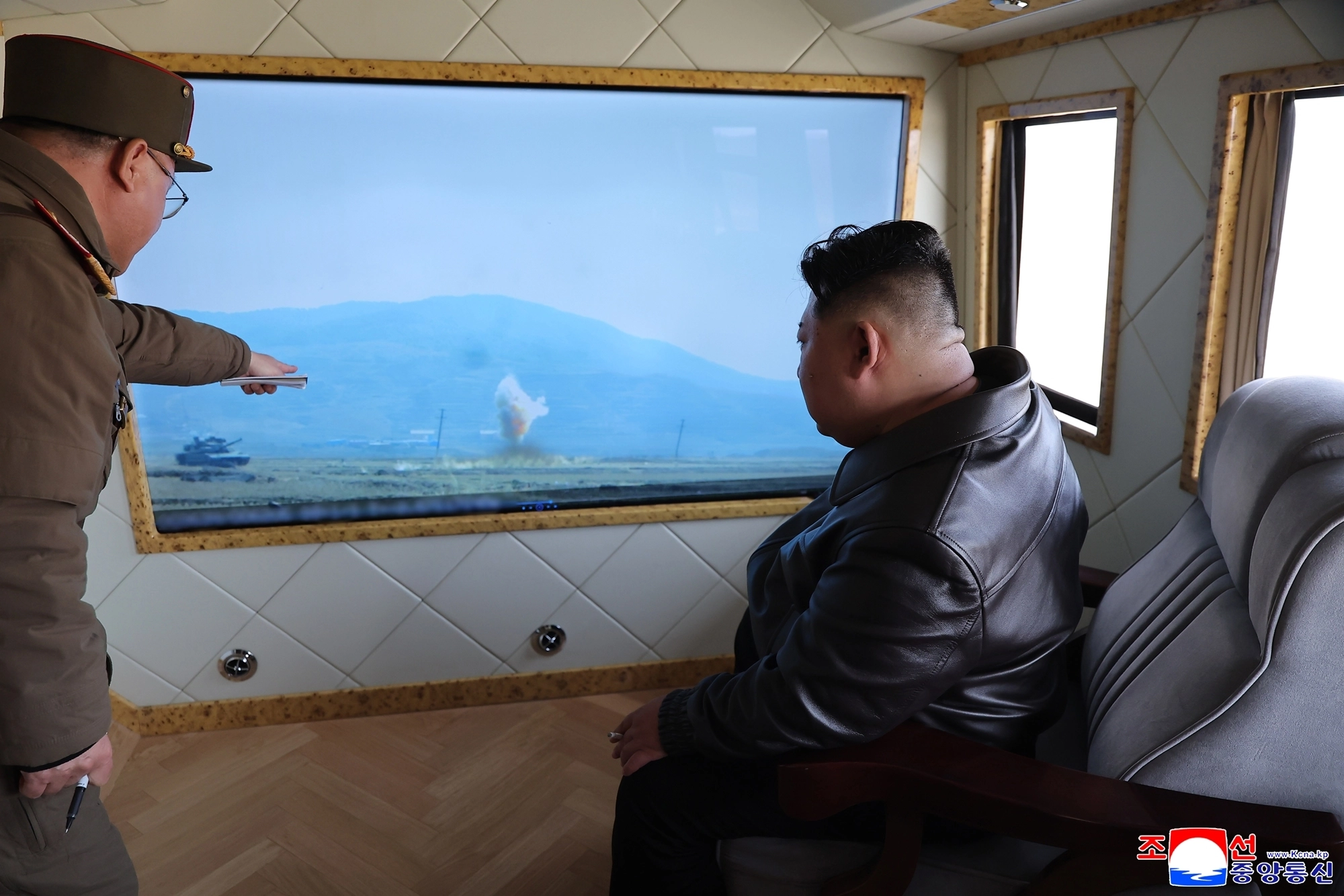 김정은, 신형 주력전차 요격 능력 평가시험 참관  김정은 북한 국무위원장이 국방과학원 장갑무기연구소에서 신형 주력전차 요격 능력 평가시험을 참관했다고 조선중앙통신이 29일 보도했다. 2026.3.29 연합뉴스