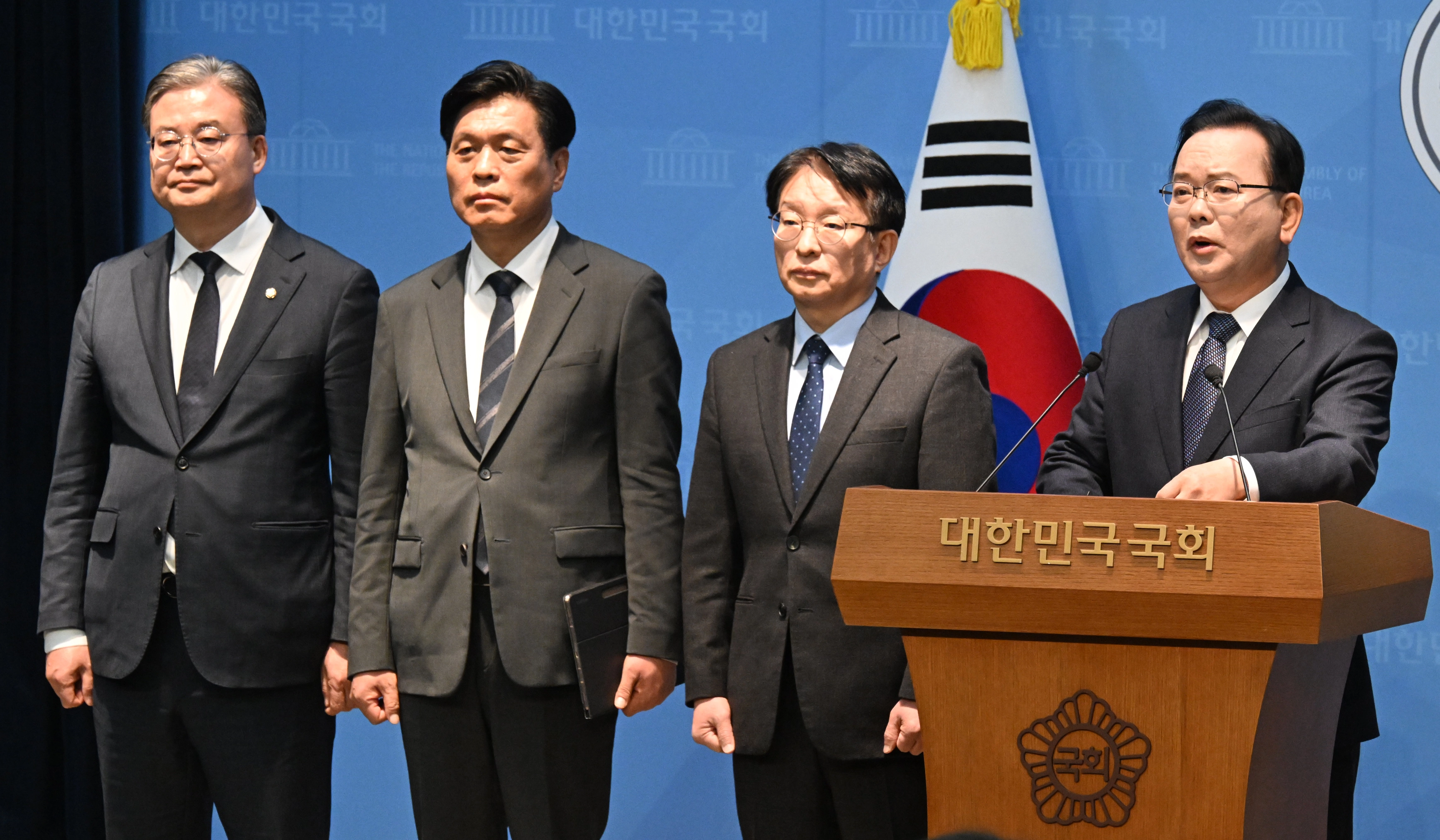 김부겸 전 국무총리가 30일 국회 소통관에서 대구시장 출마를 선언하고 있다. 2026.3.30 안주영 전문기자