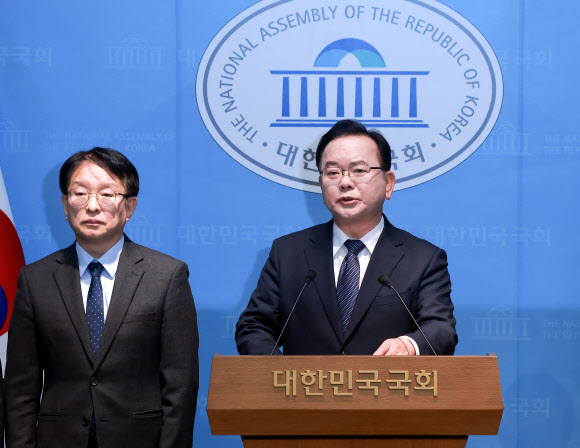 김부겸 전 국무총리가 30일 국회 소통관에서 대구시장 출마를 선언하고 있다. 2026.3.30 연합뉴스