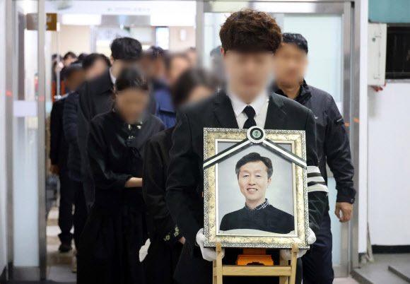 30일 대전의 한 장례식장에서 안전공업 화재 참사 희생자의 마지막 발인이 엄수되고 있다. 2026.3.30 연합뉴스