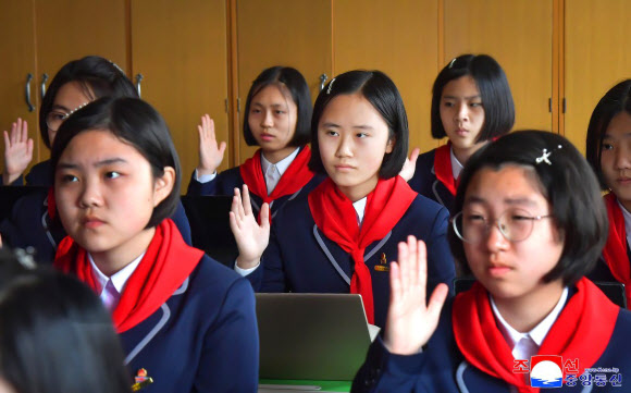 북한이 지난 1일 전국 교육기관에서 개학모임을 열고 새 학년도 첫 수업을 시작했다고 조선중앙통신이 2일 보도했다. 2026.4.2 평양 조선중앙통신=연합뉴스