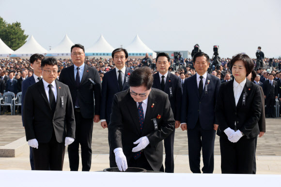 우원식 국회의장이 3일 제주 4·3 평화공원에서 열린 제78주년 제주 4·3 희생자 추념식에서 분향하고 있다. 2026.4.3 연합뉴스