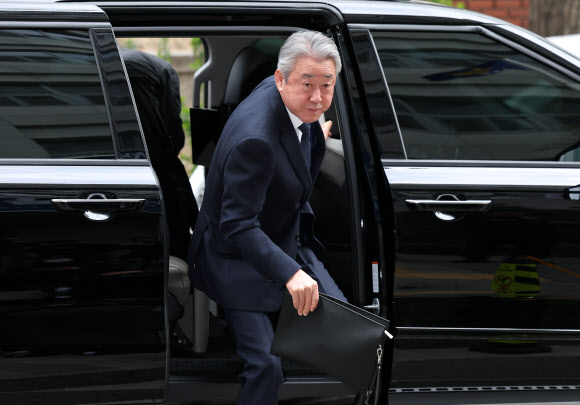 경찰 소환된 강호동 농협중앙회장