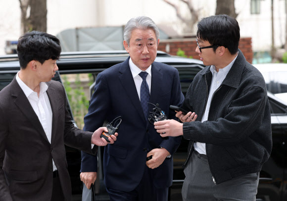 경찰 소환된 강호동 농협중앙회장