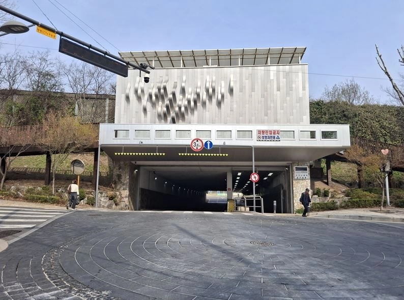 지난 3월 20일 강남구 ‘신사나들목’ 환경 개선 정비사업이 준공됐다.