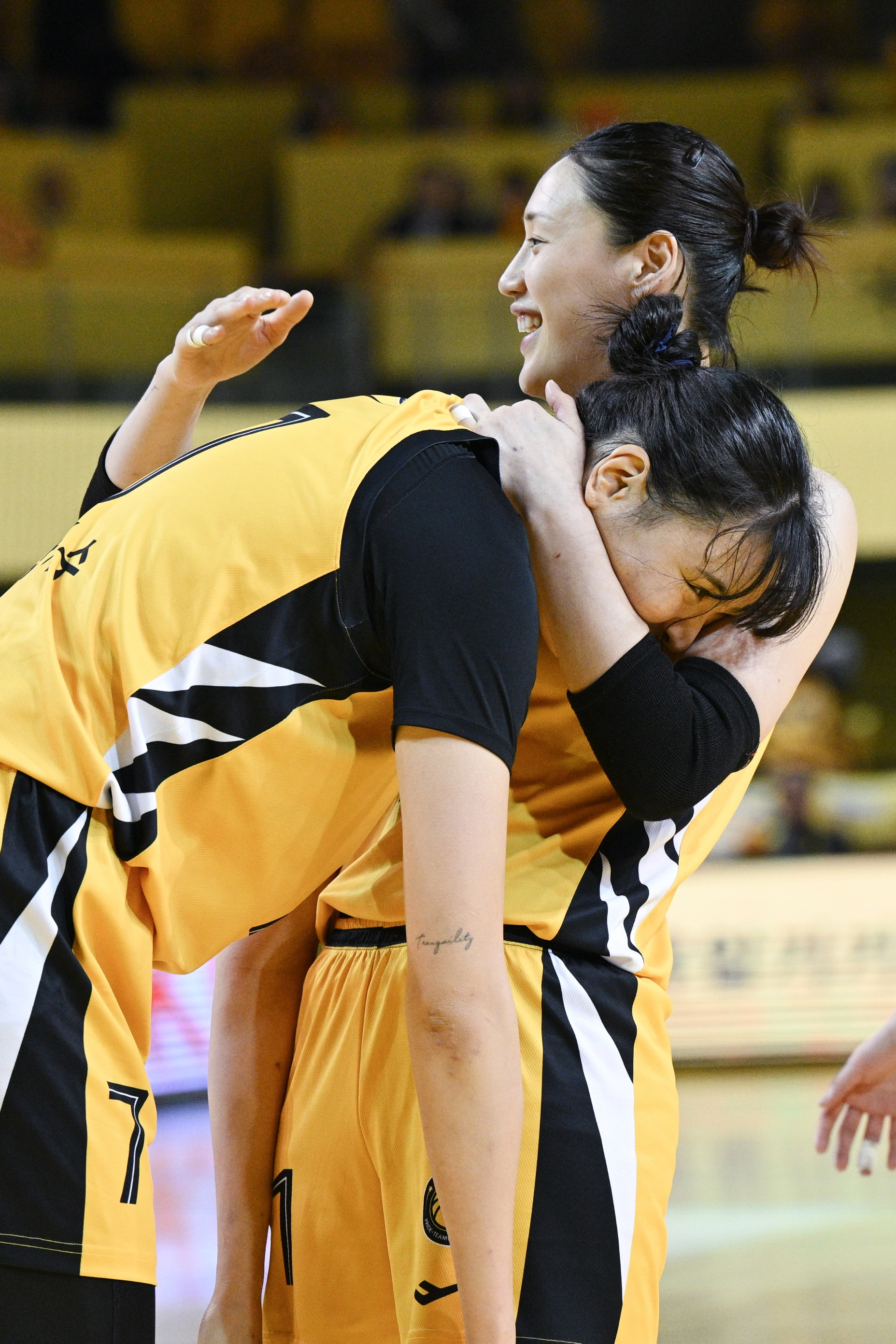 박지수와 강이슬.WKBL 제공