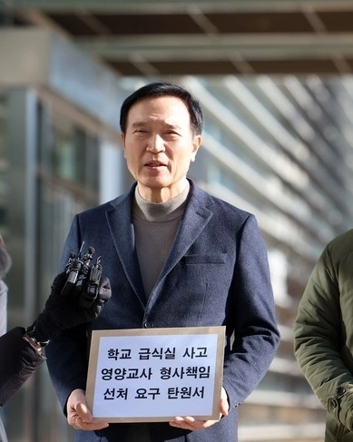 임 교육감이 지난 1월 급식실 안전사고로 송치된 영양교사에 대한 선처를 요구하는 탄원서를 수원지검에 제출했다.
경기도교육청 제공