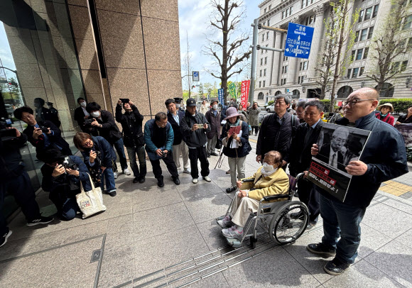 미쓰비시중공업 관계자 만나러 가는 강제동원 피해자와 유족
