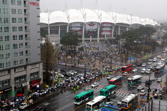 진군하는 ‘아미’