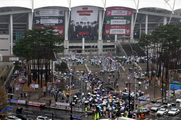 ‘아미’로 북적이는 고양종합운동장