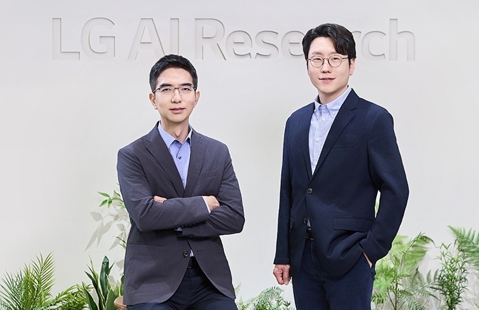 LG AI연구원 이홍락(왼쪽)·임우형 연구원장