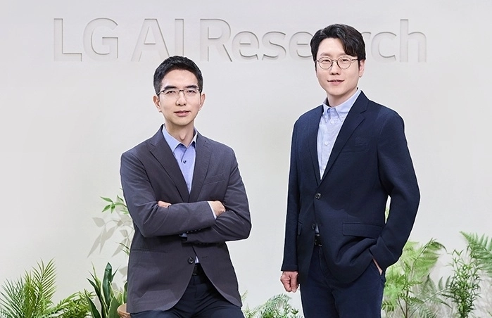 LG AI연구원 이홍락(왼쪽)·임우형 연구원장