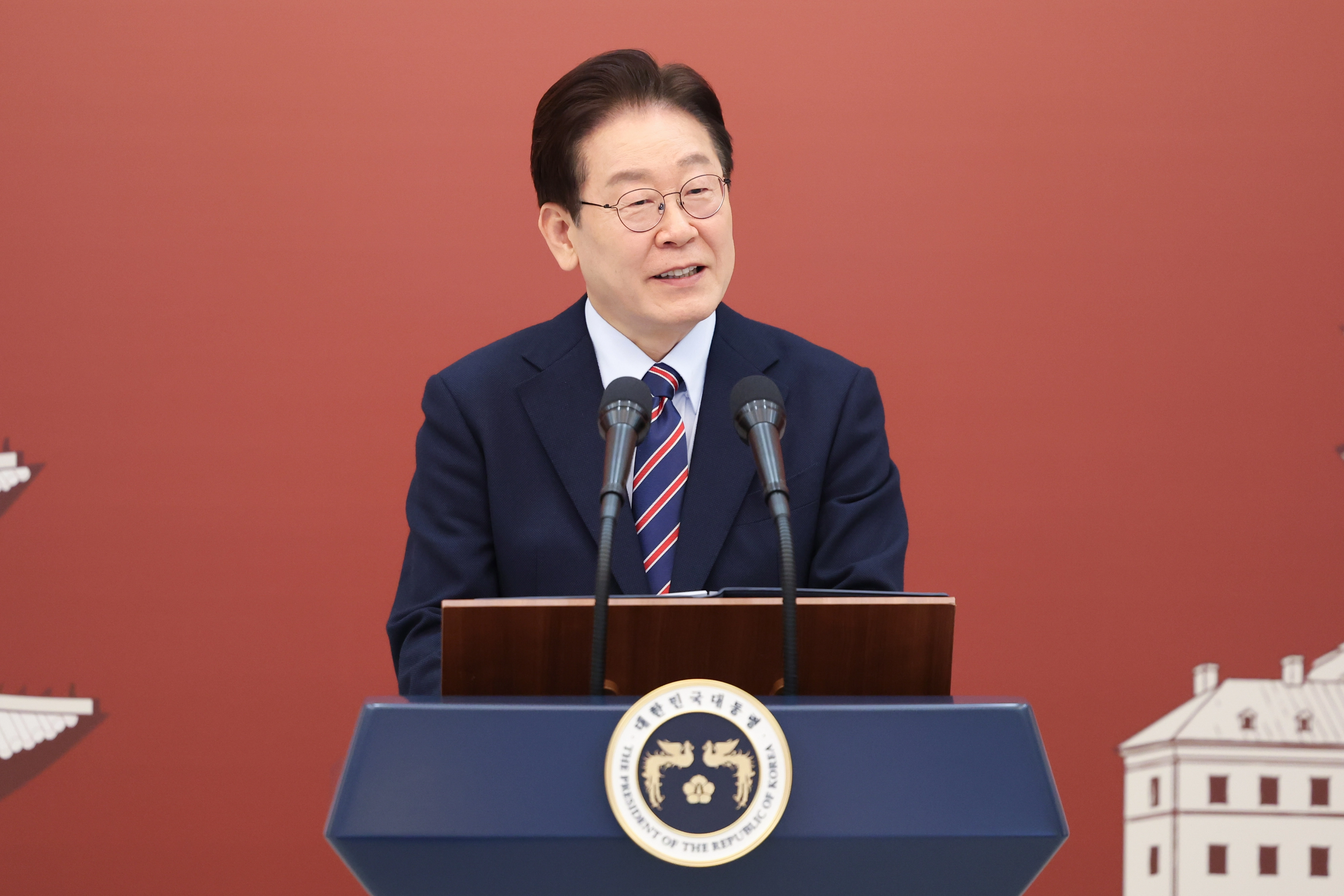 이재명 대통령이 13일 청와대에서 열린 도날트 투스크 폴란드 총리 공식 방한 환영 오찬에서 환영사를 하고 있다. 2026.4.13  연합뉴스