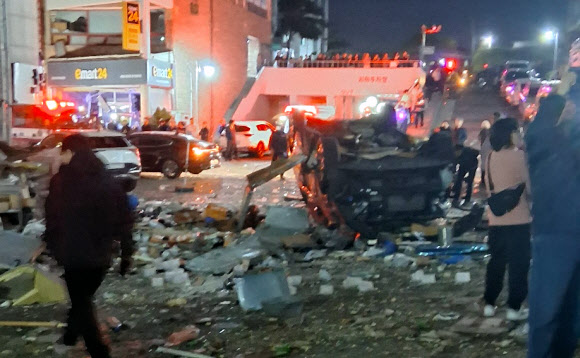 13일 오전 4시께 청주시 흥덕구 봉명동의 한 2층짜리 상가건물에서 가스 누출에 따른 것으로 추정되는 폭발 사고가 발생 8명이 경상을 입었다. 사진은 폭발 사고 현장의 모습. 2026.4.13 독자제공