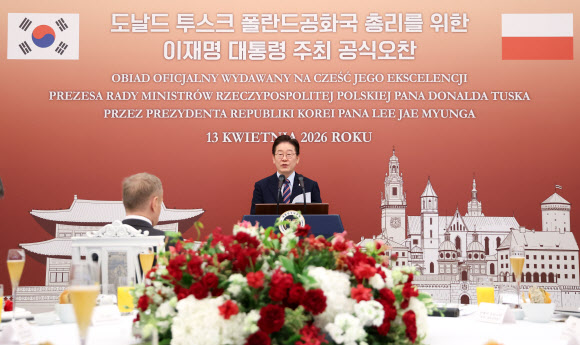 이재명 대통령이 13일 청와대에서 열린 도날트 투스크 폴란드 총리 공식 방한 환영 오찬에서 환영사를 하고 있다. 2026.4.13 청와대통신사진기자단