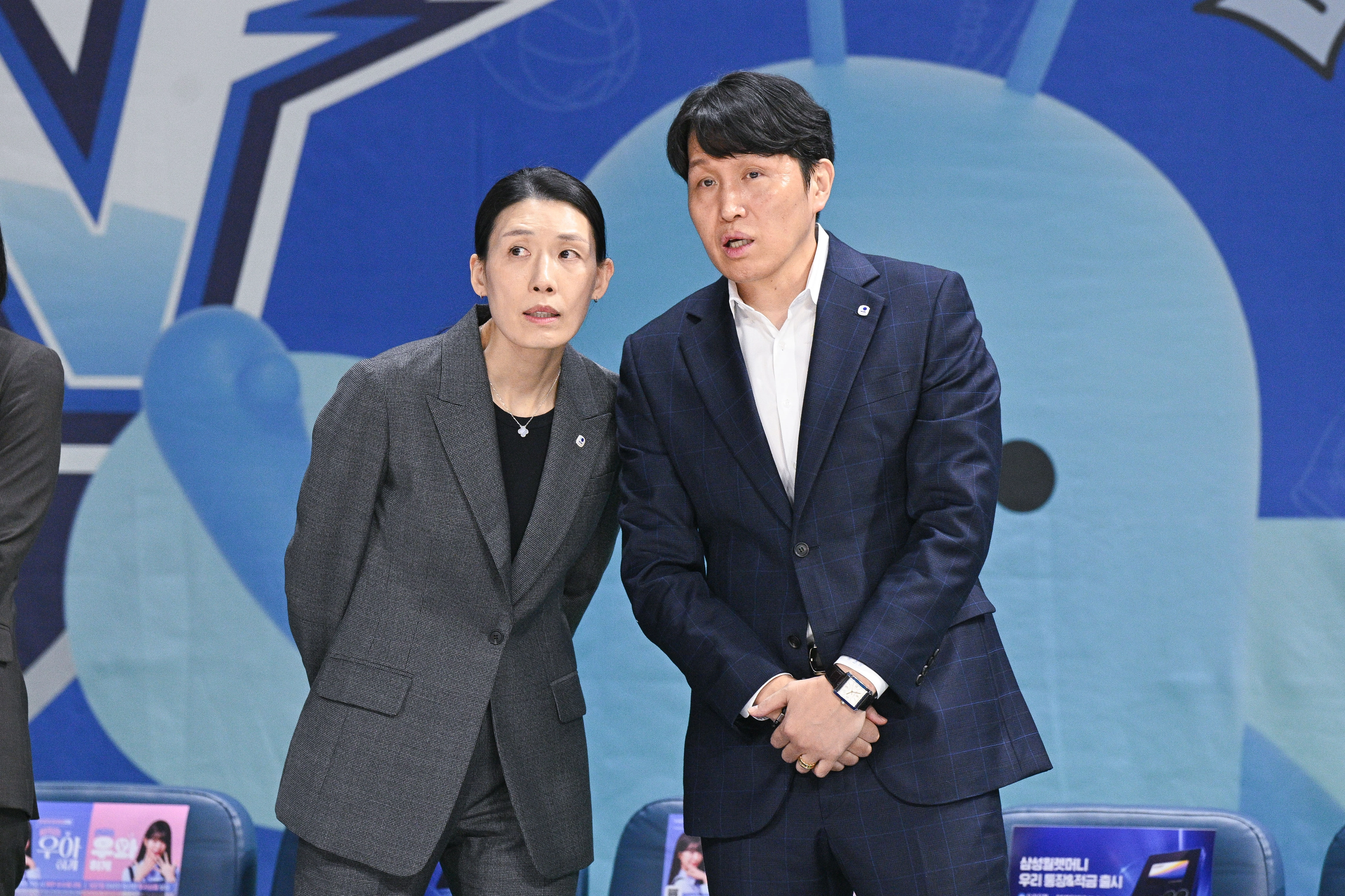 신임 전주원 감독과 위성우 총감독. WKBL 제공