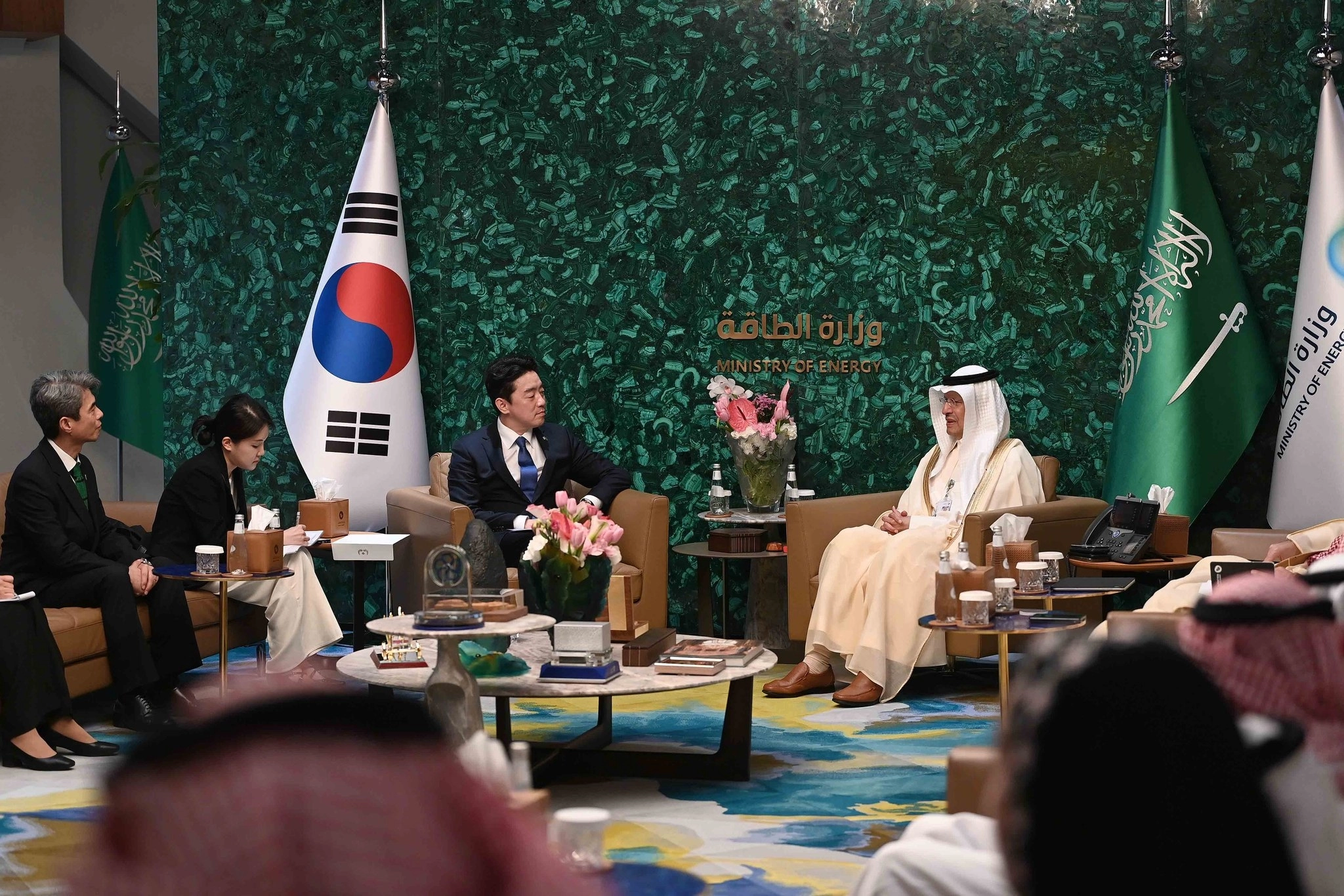 특사로 사우디아라비아 찾은 강훈식 비서실장  전략경제협력 대통령 특사로 최근 사우디아라비아를 찾은 강훈식 대통령 비서실장.
강 실장 엑스 계정 캡처