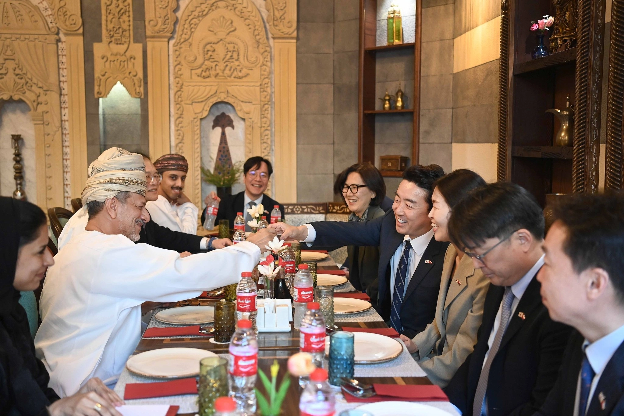 대통령 특사로 나선 강훈식 비서실장  전략경제협력 대통령 특사로 중동 국가를 찾은 강훈식 대통령 비서실장.
강 실장 엑스 계정 캡처