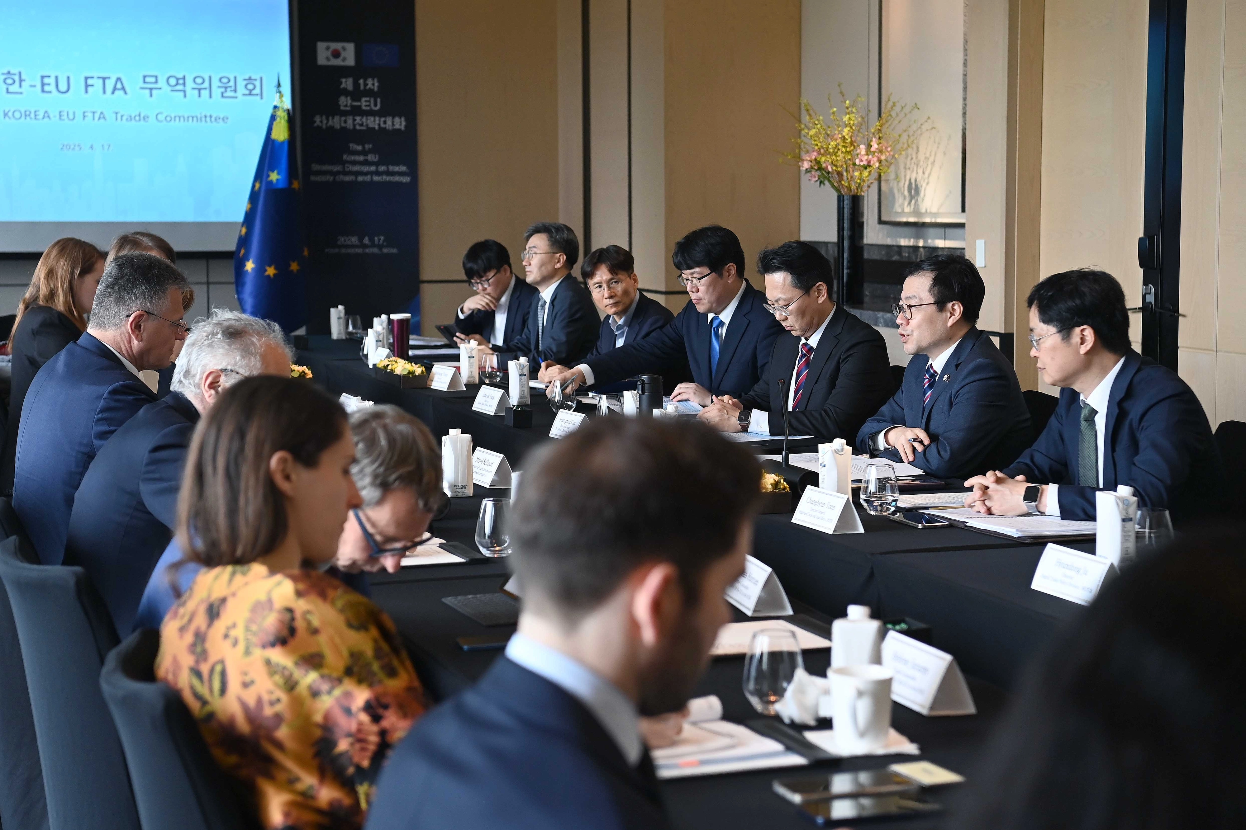 제13차 한-EU FTA 무역위원회 및 제1차 차세대전략대화 개최  여한구 산업통상부 통상교섭본부장이 17일 서울 종로구 포시즌스호텔에서 열린 제13차 한-EU FTA 무역위원회 및 제1차 차세대전략대화에서 발언하고 있다. 산업통상부 제공